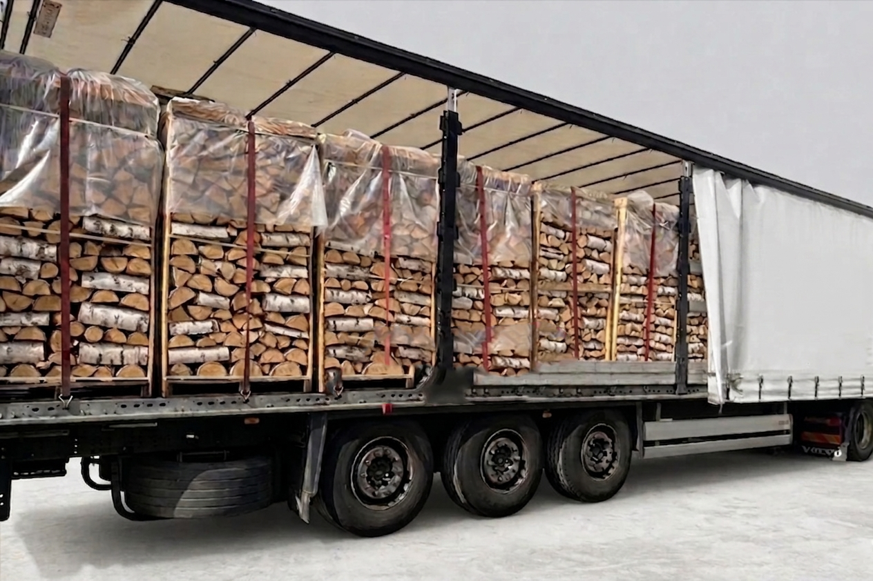 LKW-Ladung Brennholz - Hainbuche - 30/33 cm - kammergetrocknet - 2 RM Paletten